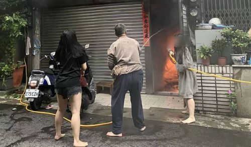 透天厝客廳起火冒濃煙 好險有住警器!警報聲喚醒住戶逃生