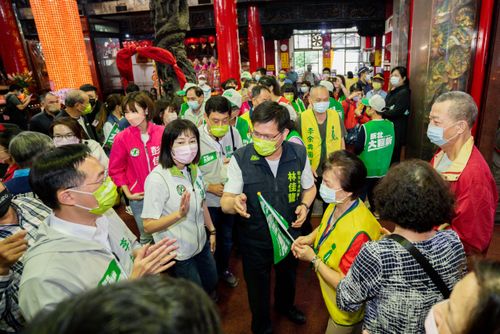 「台中人不要的,新北人也不要」公車廣告滿街跑 林佳龍:請約束一下
