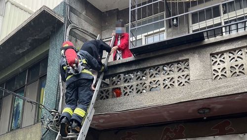 淡水透天厝杂物库起火　住警器大响提醒住户顺利逃生