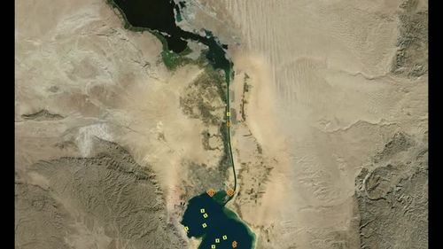 差點又卡關！新加坡油輪在蘇伊士運河擱淺5小時