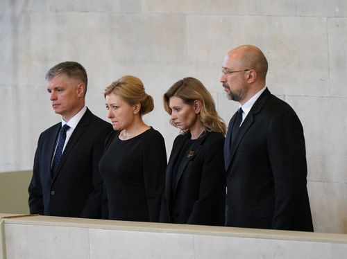 烏克蘭第一夫人代夫弔唁女王　與凱特王妃會面