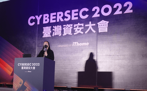 看龍頭電信合併案 唐鳳:合併前沒有頻寬超標問題