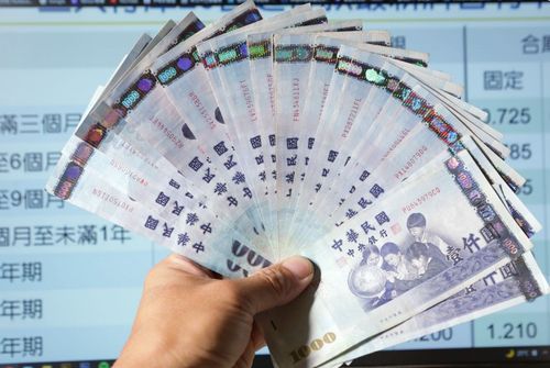 股匯雙殺!台幣匯率盤中貶破32元創近6年新低 收31.997元