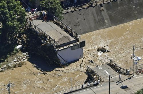 颱風塔拉斯襲日本靜岡　破紀錄大雨釀死傷