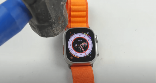 Apple Watch Ultra極限測試 鐵鎚猛敲還是碎了