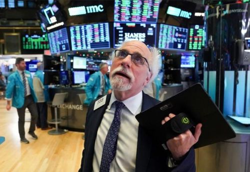 英鎊暴跌添亂！道瓊跌逾百點　納指彈0.7%