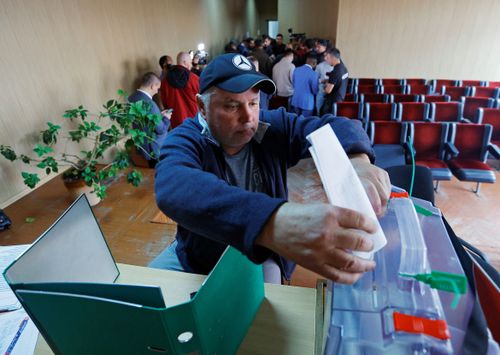 俄羅斯在烏克蘭佔領區搞「假公投」意在真動員　烏市長：快逃！