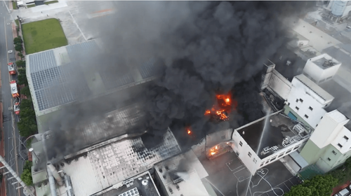 苗栗塑膠工廠大火 甲苯助燃狂燒8小時才撲滅!空拍影片曝光