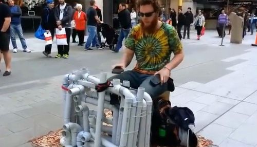 人字拖＋塑膠管　澳洲打擊神人超精彩表演