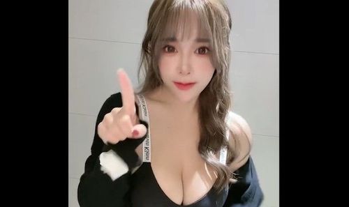 JKF女郎挑戰搖晃舞　大眼賣萌網友喊「女神」