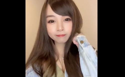 別繼續坐著了！　快跟著長髮大眼妹扭動起來！