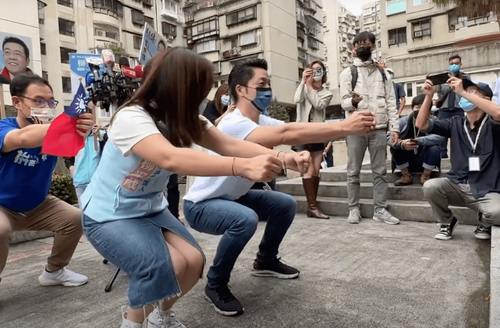 蔣萬安大聲賀國慶 親自示範深蹲訣竅