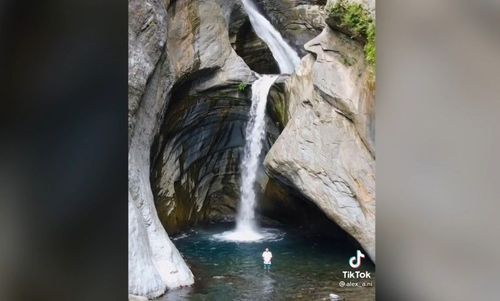 秘境瀑布沿山縫層層而下 台灣竟有這種鬼斧神工