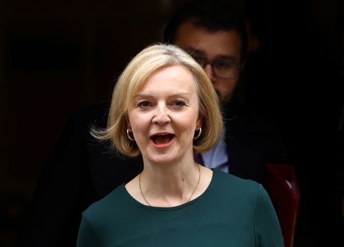 英國首相面臨新困境　黨內部分議員醞釀逼宮