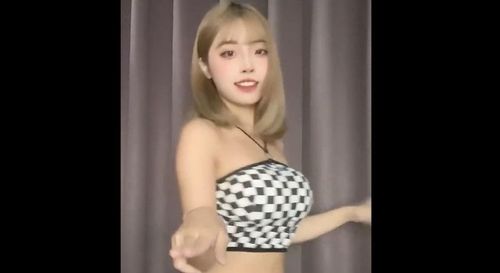 辣妹穿格子小可愛帶你扭起來　網喊「看的好暈哦」