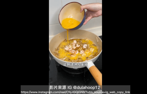 看著看著就餓了　升級版滑蛋蝦仁蓋飯快手料理一試就愛上
