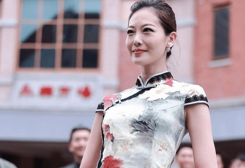 姚采穎套20年代旗袍婀娜多姿 大稻埕國際藝術節俗俗賣