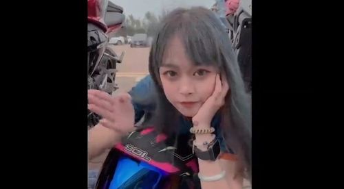 長髮大眼妹搖一搖變重機女騎士　網友讚「妹子騎檔車最香」