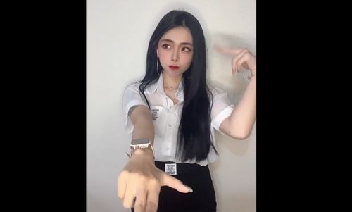 「偶爾想當一下89妹」　正妹領隊跳起舞！網友問「合格嗎」