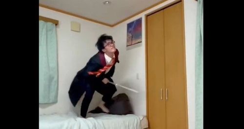 笑死！仿效神人他卻淪笑點　浮誇反應網友封最愛影片