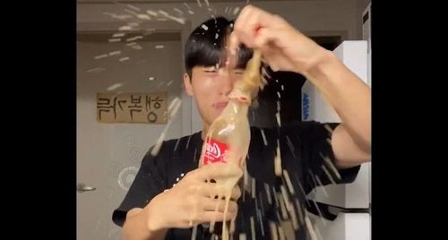 噴滿臉！網路神片他模仿挑戰　怎麼結果不太相同
