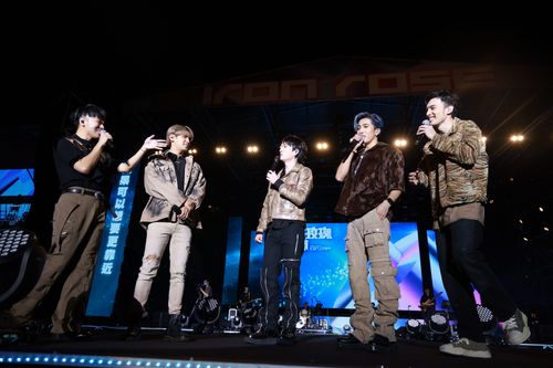 五堅情演出都給邱鋒澤唱　陳零九歪樓開黃腔