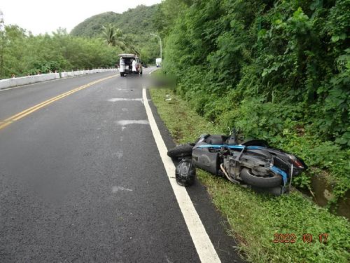 女騎士雙載遊墾丁自摔遭遊覽車爆頭亡　後座乘客命大！僅骨折送醫