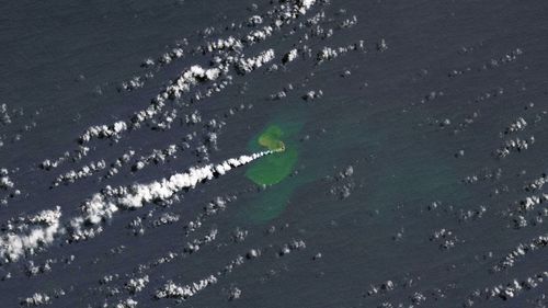 奇觀!東加海底火山噴發 催生全新小島