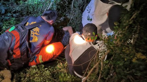 莽撞男懷疑老婆「偷吃」爆口角跳國道邊坡　命大！自己報案求救