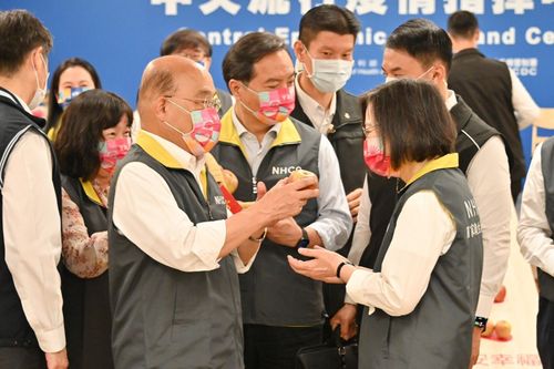 蘇貞昌感謝指揮中心守住疫情1000天　盼國人持續抗疫「 讓臺灣平安」