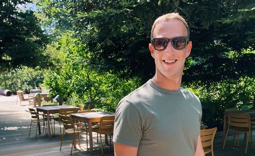 臉書又壞壞惹！ 她哭追蹤「一夜消失6萬」　勾出呂秋遠哀號：我少80萬