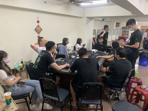 台中員警連續多晚夾娃娃不務正業　原來目標是抄樓上賭場