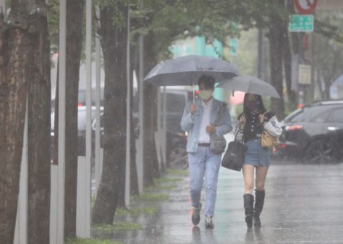 尼莎颱風又變胖！雨勢往北偏　氣象局示警這幾區明仍要防豪雨