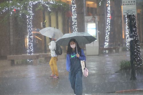 尼莎發威狂轟！12縣市豪大雨特報　北市、宜蘭山區累積雨量恐破千