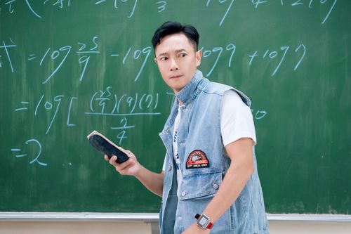 謝祖武翻牆入《機智校園》 再現麻辣丟板擦「要當老老師」