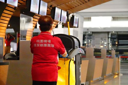 國門解封|清潔員、保全維護國門形象與安全 卻憂成疫情破口