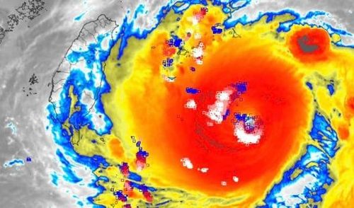 強颱軒嵐諾殺到東半部！「龐然大物」伴閃電畫面曝　彭啟明：今年地球上最強氣旋