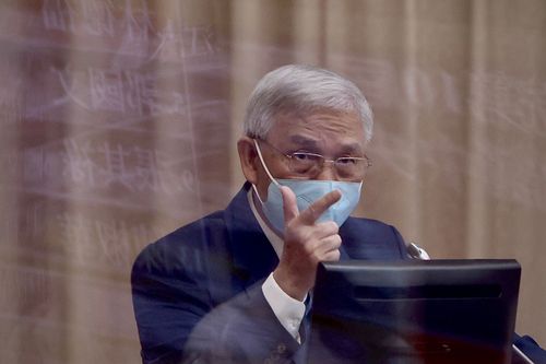 立委大膽問央行總裁有被取代壓力? 楊金龍自信答:不會