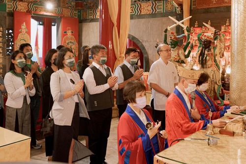 連日震不斷!參選人為災區祈福 陳時中急赴指南宮