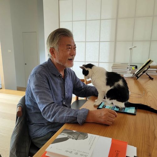 文在寅退休後成「推銷高手」? 推薦書單多本登上暢銷榜