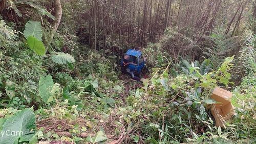 開發財車上山務農不慎墜谷 衝落30公尺深山坡釀2傷