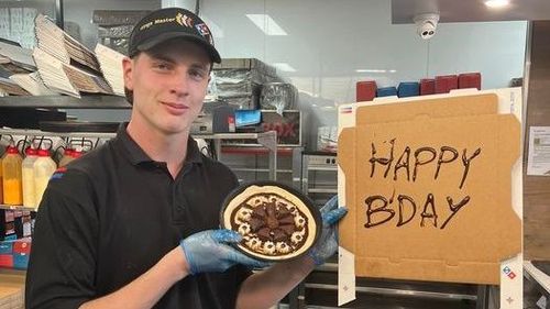 男孩同學集體缺席生日趴　澳洲披薩店暖男特製甜點獻愛心