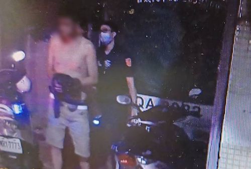 裸男路倒惹警注意 散落物留線索!行李箱起出大批毒品