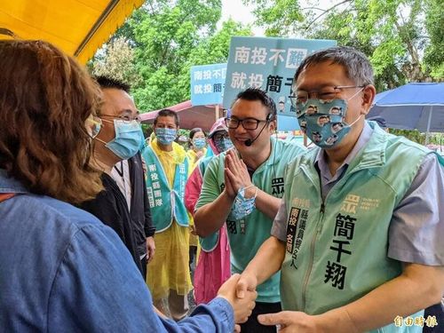 柯P颱風天跑南投輔選 王浩宇痛罵:是在幹嘛?