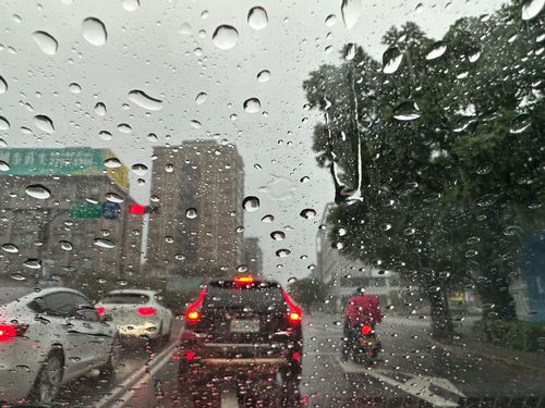 「雨大到令人发毛」!高嘉瑜:南港四分溪水位高涨 南深桥陆闸关闭请改道