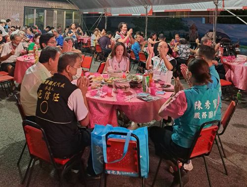 男持鐮刀揮舞!攻擊彰化縣長王惠美 有人受傷了