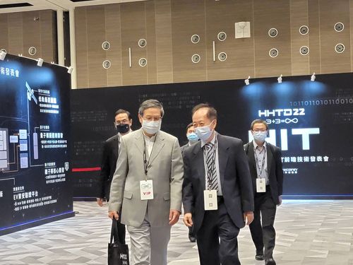 蔣尚義離開中芯後首度公開亮相　今出席鴻海科技日