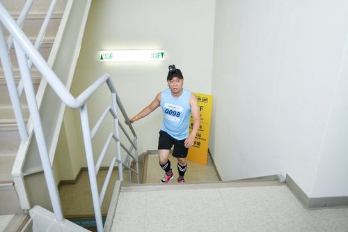 地震電梯2天壞2次 他爬31樓崩潰!「會不會累死在樓梯變乾屍」