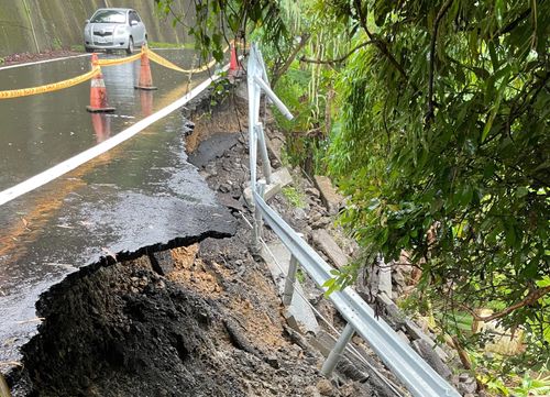 軒嵐諾逼近雨彈狂炸 新竹尖石新樂大橋現落石、竹32線坍方