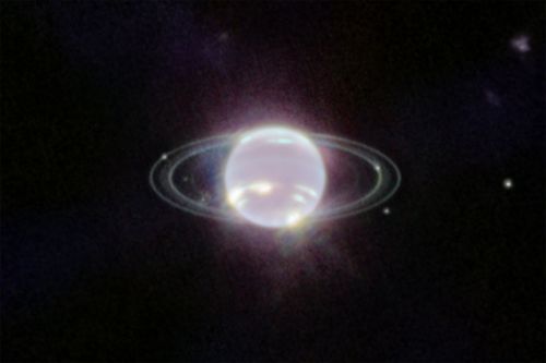 韦伯望远镜传回新照片 逾30年来最清晰的海王星光环
